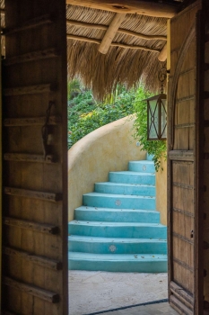 amor-boutique-hotel-besito-dulce-wood-door-blue-stairs (1)